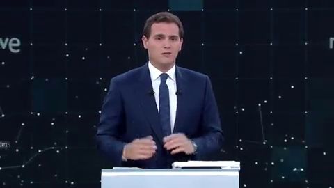 Rivera carga contra Sánchez por intentar impedir el debate y pide la dimisión de Rosa María Mateo