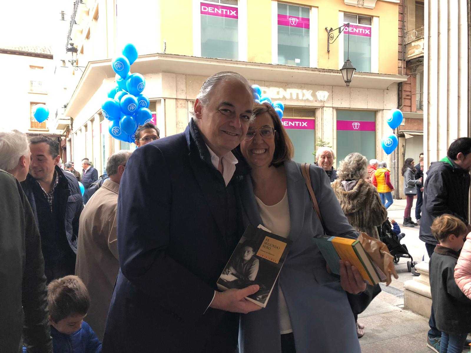 González Pons: "Hoy debería dividirse el debate entre uno de caballeros y otro de escuderos" González Pons: "Hoy debería dividirse el debate entre uno de caballeros y otro de escuderos"