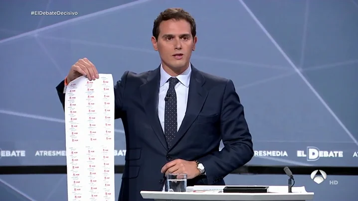 Rivera saca a Sánchez una lista 'muy larga' de los casos de corrupción del PSOE