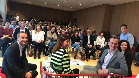 El ministro Pedro Duque en un acto con militantes socialistas en Palma. Campaña electoral 28A