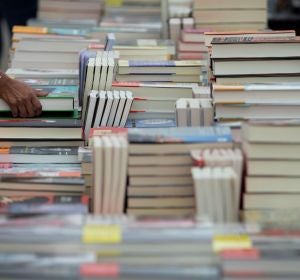Imagen de un puesto de libros por Sant Jordi en Barcelona Imagen de un puesto de libros por Sant Jordi en Barcelona