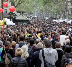 Las Ramblas de Barcelona durante Sant Jordi Las Ramblas de Barcelona durante Sant Jordi