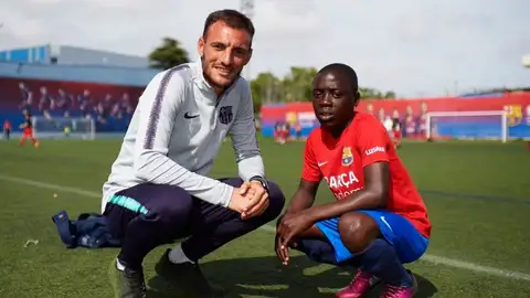 Jordi Rovira, en la escuela de Zambia. Jordi Rovira, en la escuela de Zambia.