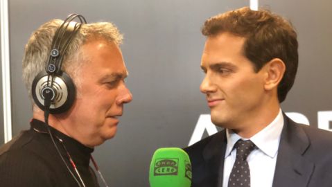 Albert Rivera con Juan Ram&oacute;n Lucas, en los minutos previos del debate. 