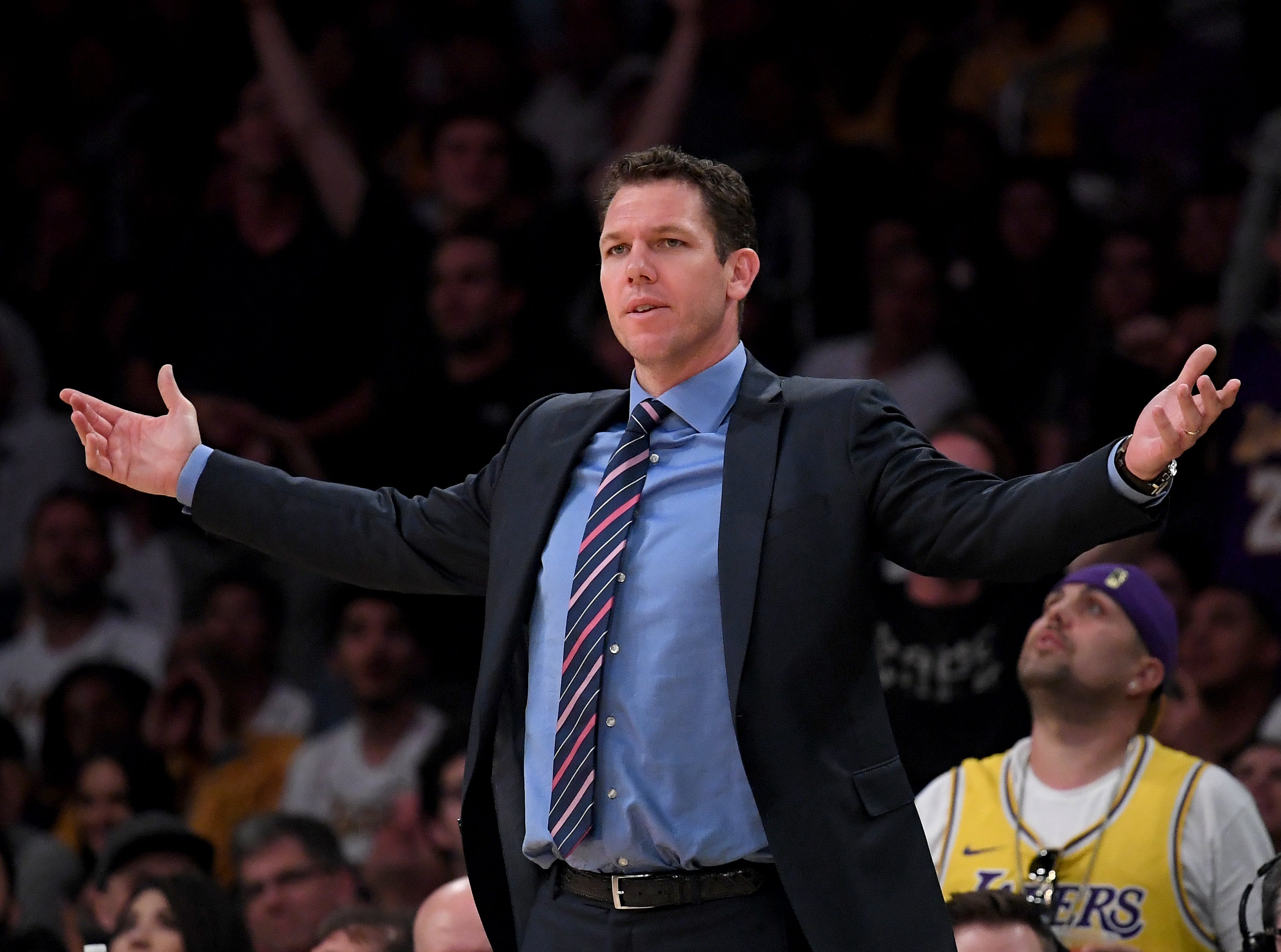 Luke Walton, acusado de abuso sexual: "Se abalanzó sobre mí y me besó, forzándome" Luke Walton, acusado de abuso sexual: "Se abalanzó sobre mí y me besó, forzándome"