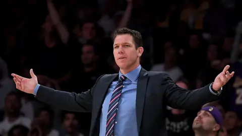 Luke Walton durante un partido con Los Ángeles Lakers Luke Walton entrenando a Los Lakers