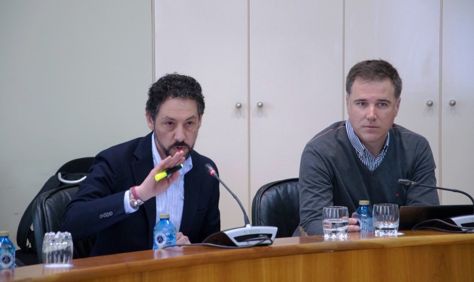 O Parlamento galego demanda un estudo de mellora da OU-533 O Parlamento galego demanda un estudo de mellora da OU-533