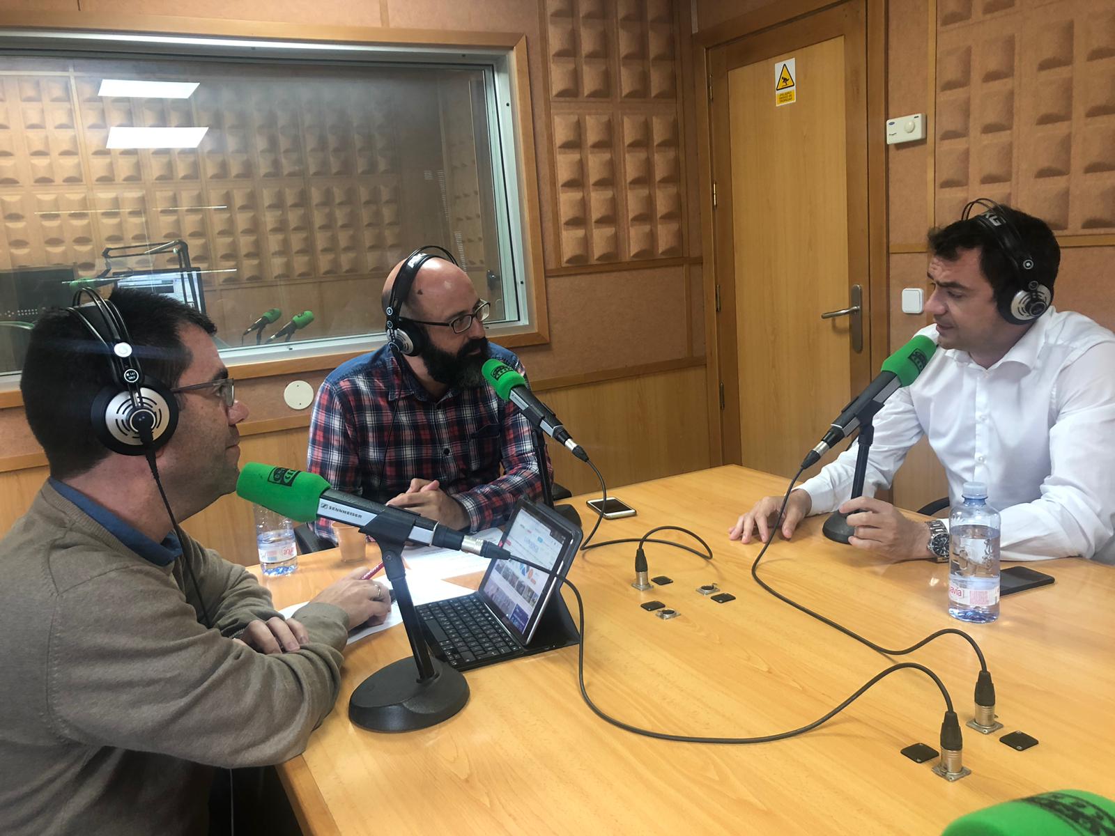 Saúl Ramírez, candidato de Ciudadanos al Congreso de los Diputados por la provincia de Las Palmas: "CC y Ana Oramas quieren mantener impuestos como el AIEM, que benefician a unos pocos y perjudica al resto" Saúl Ramírez, candidato de Ciudadanos al Congreso de los Diputados por la provincia de Las Palmas: "CC y Ana Oramas quieren mantener impuestos como el AIEM, que benefician a unos pocos y perjudica al resto"