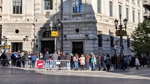 Elecciones generales 2019: La cola de Correos en la oficina principal de Granada Elecciones generales 2019