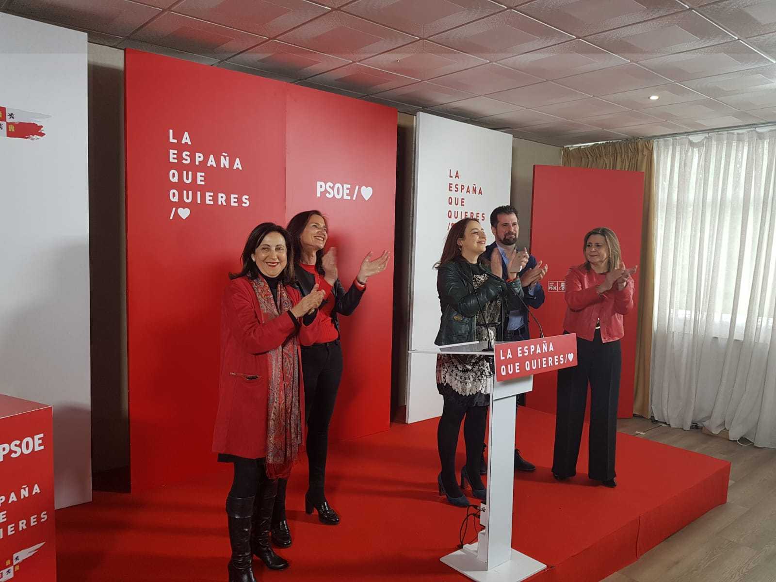 Robles: " El día 28 hay que decidir entre un gobierno del pasado como el de la derecha o un gobierno moderno y progresista como el del PSOE" Robles: " El día 28 hay que decidir entre un gobierno del pasado como el de la derecha o un gobierno moderno y progresista como el del PSOE"