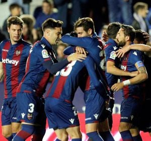 Los jugadores del Levante celebran un gol Los jugadores del Levante celebran un gol
