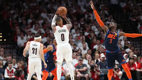 El triplazo de Damian Lillard El triplazo de Damian Lillard