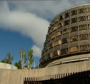 El Constitucional avala la enseñanza en catalán siempre que se garantice aprender el castellano El Constitucional avala la enseñanza en catalán siempre que se garantice aprender el castellano