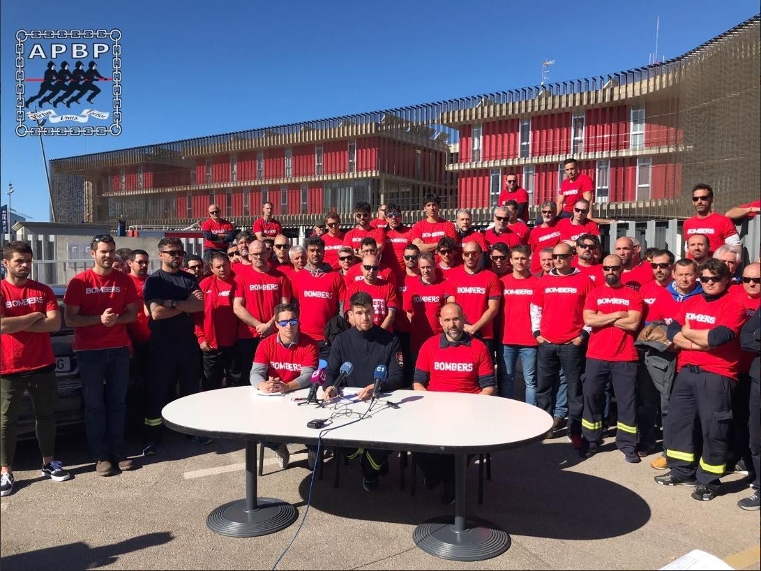 La Agrupación Profesional de Bomberos de Palma exige medidas ante la "situación catastrófica" con la que trabajan La Agrupación Profesional de Bomberos de Palma exige medidas ante la "situación catastrófica" con la que trabajan