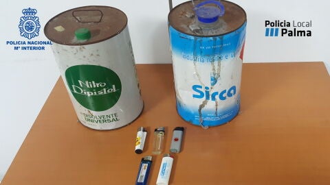 Bidones con material inflamable y mecheros intervenidos por la Polic&iacute;a Nacional