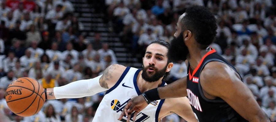 Ricky Rubio y Harden durante un partido de playoffs Ricky Rubio y Harden durante un partido de playoffs