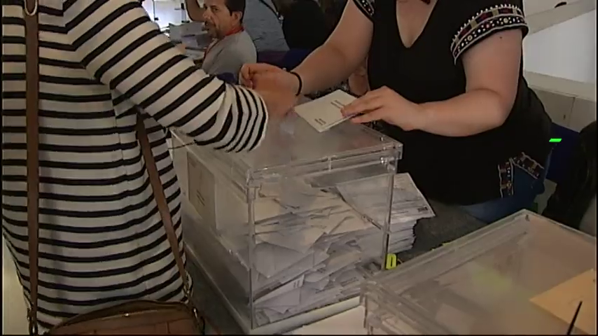 Elche afronta unas elecciones generales con más de 169.000 electores que ejercerán su voto en 295 mesas de 64 colegios Elche afronta unas elecciones generales con más de 169.000 electores que ejercerán su voto en 295 mesas de 64 colegios