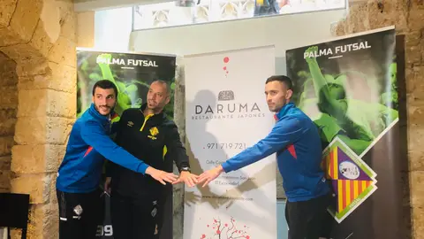 El entrenador del Palma Futsal, Antonio Vadillo; y los jugadores, Joao y Lolo. Fútbol sala