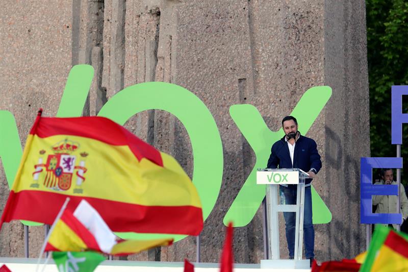 El número 7 de Vox en Alcalá renuncia por su nexo con una organización nazi El número 7 de Vox en Alcalá renuncia por su nexo con una organización nazi