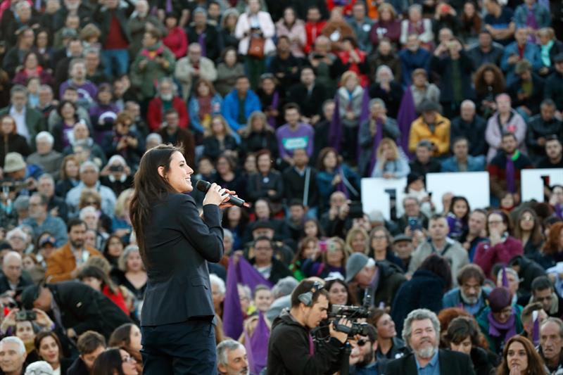 Unidas Podemos cierra campaña con 6.000 personas y con Montero apelando el "voto femenino para quitar el miedo frenando a la derecha" Unidas Podemos cierra campaña con 6.000 personas y con Montero apelando el "voto femenino para quitar el miedo frenando a la derecha"