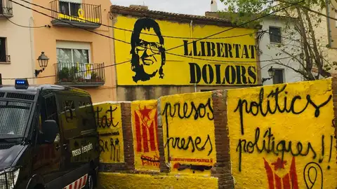 Pintadas en Torroella de Montgrí, el pueblo de Dolors Bassa Pintadas en Torroella de Montgrí, el pueblo de Dolors Bassa