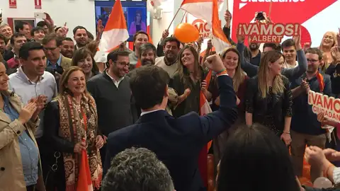 Albert Rivera, a su llegada a la sede de Ciudadanos tras el Debate Decisivo de Atresmedia Albert Rivera, a su llegada a la sede de Ciudadanos tras el Debate Decisivo de Atresmedia