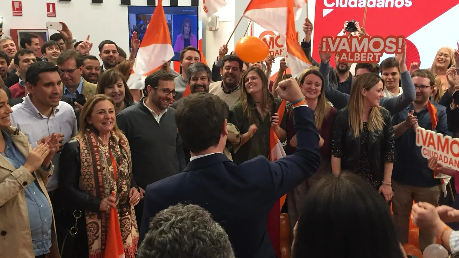 Albert Rivera, a su llegada a la sede de Ciudadanos tras el Debate Decisivo de Atresmedia Albert Rivera, a su llegada a la sede de Ciudadanos tras el Debate Decisivo de Atresmedia