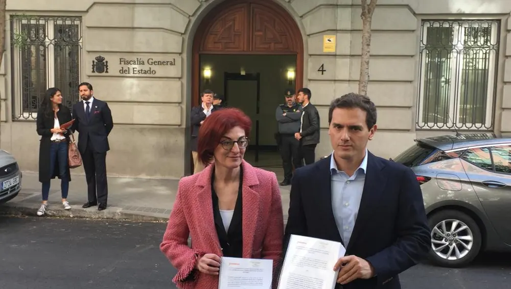 Maite Pagazaurtundúa y Albert Rivera denuncia ante la Fiscalía los actos violentos en Rentería