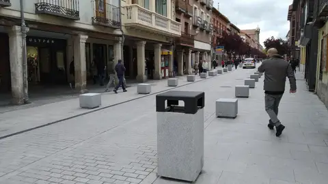 Calle Libreros Instalado el nuevo mobiliario en periodo de prueba