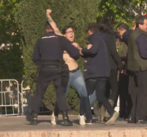Femen irrumpe en un acto de Vox en Madrid Femen irrumpe en un acto de Vox en Madrid