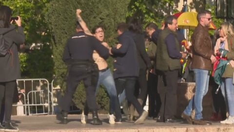 Femen irrumpe en un acto de Vox en Madrid