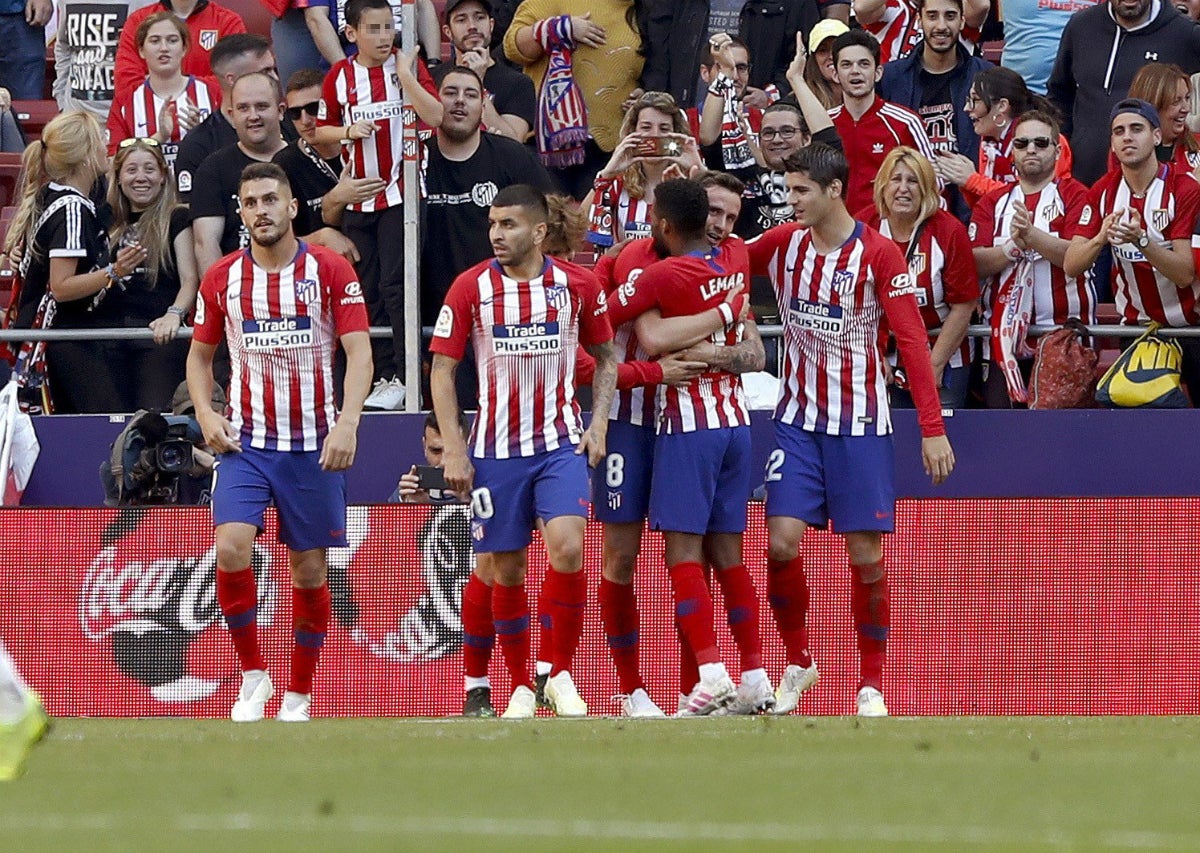 Atlético 1-0 Valladolid | Un gol en propia de los pucelanos da la victoria al Atlético y obliga a ganar al Barça Atlético 1-0 Valladolid | Un gol en propia de los pucelanos da la victoria al Atlético y obliga a ganar al Barça