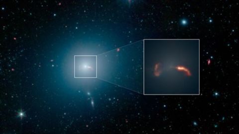 Imagen de la galaxia gigante alrededor del primer agujero negro