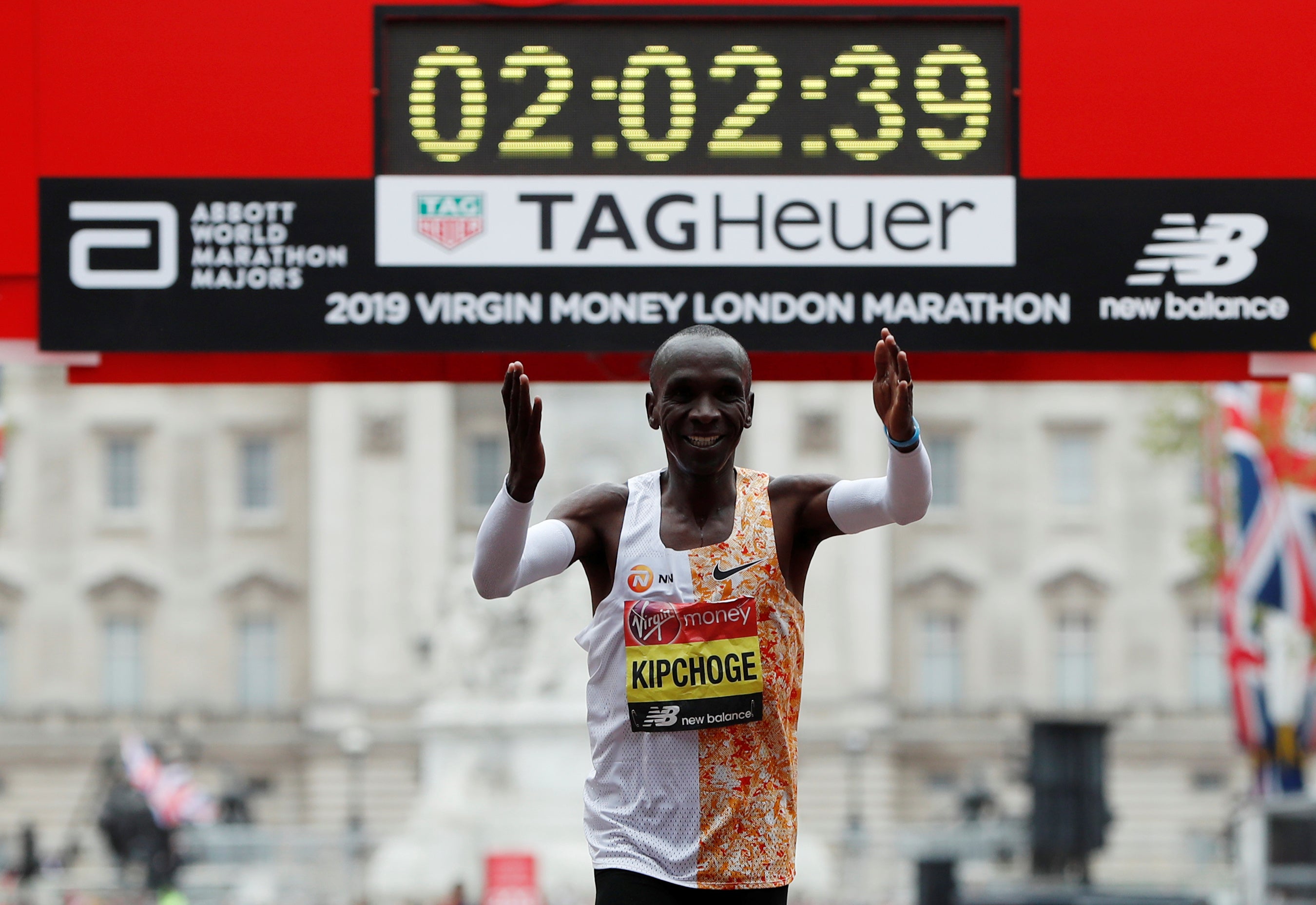 Kipchoge gana el maratón de Londres con el segundo mejor tiempo de la historia Kipchoge gana el maratón de Londres con el segundo mejor tiempo de la historia