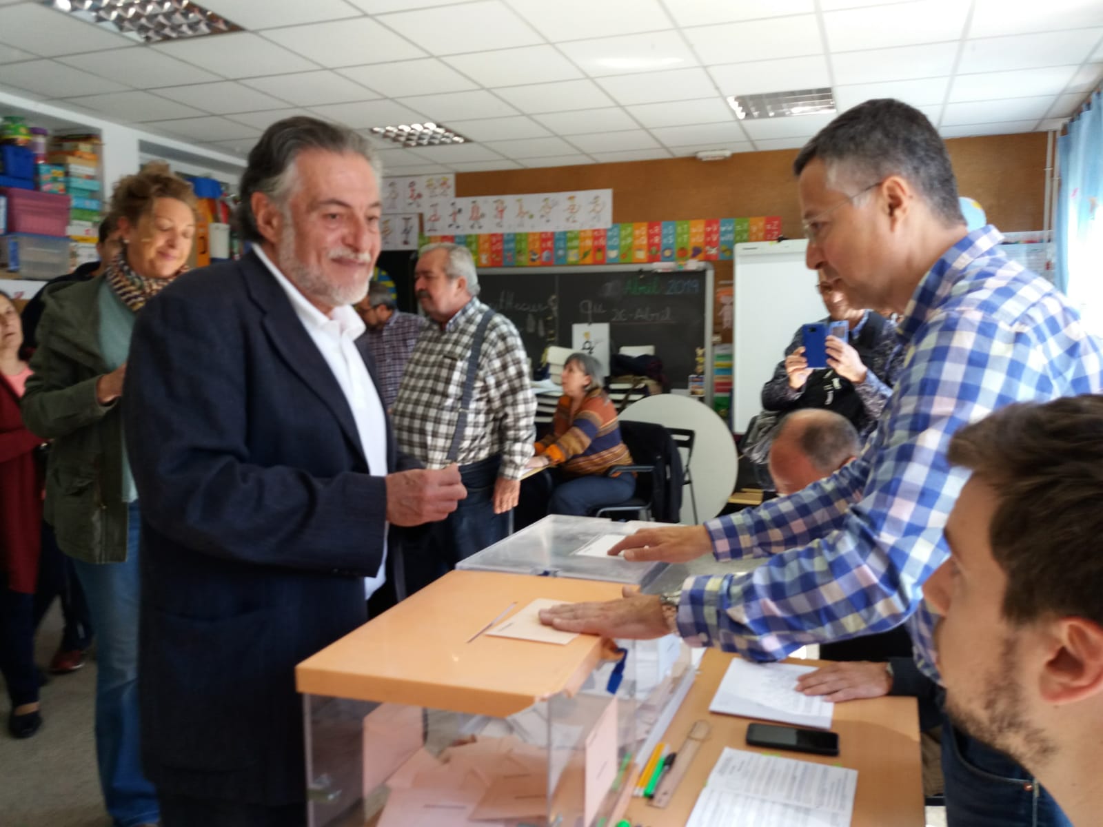 Pepu Hernández ve "histórica" la jornada electoral en la que se está "jugando realmente mucho" Pepu Hernández ve "histórica" la jornada electoral en la que se está "jugando realmente mucho"