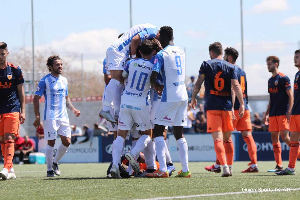 El Atlético Baleares acaricia el título tras ganar al Valencia Mestalla El Atlético Baleares acaricia el título tras ganar al Valencia Mestalla