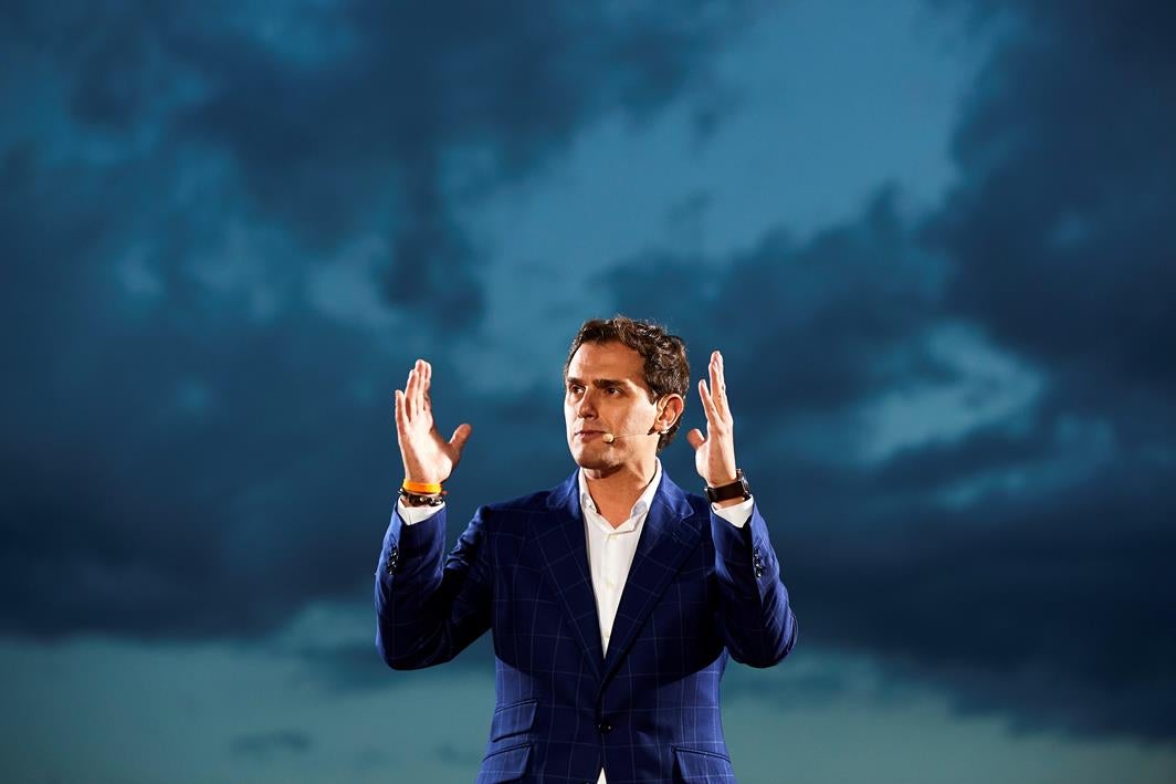 Rivera afirma que si el PSOE gana en Navarra, Sánchez se la "entregará al nacionalismo" Rivera afirma que si el PSOE gana en Navarra, Sánchez se la "entregará al nacionalismo"