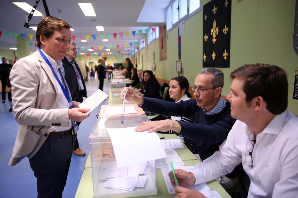 José Luis Martínez-Almeida: "Estamos con mucha ilusión y es importante que los españoles vayan a votar" José Luis Martínez-Almeida: "Estamos con mucha ilusión y es importante que los españoles vayan a votar"