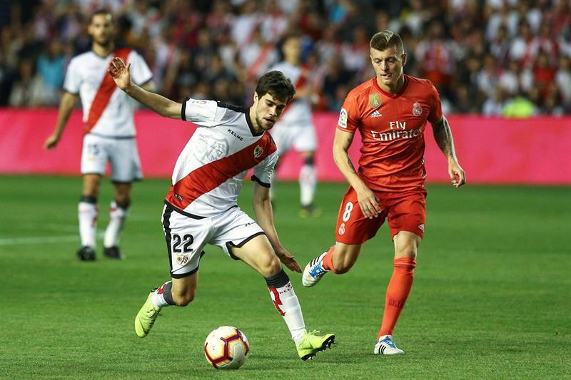 El Real Madrid pierde ante un gran Rayo que mantiene el sueño de la permanencia El Real Madrid pierde ante un gran Rayo que mantiene el sueño de la permanencia