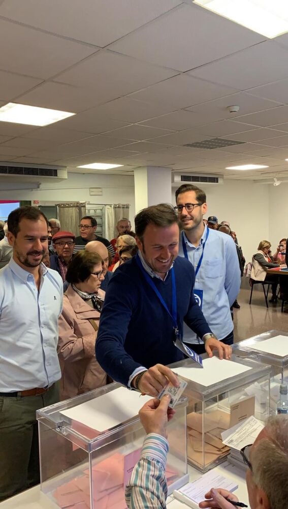 Pablo Ruz, candidato del PP al Senado votando