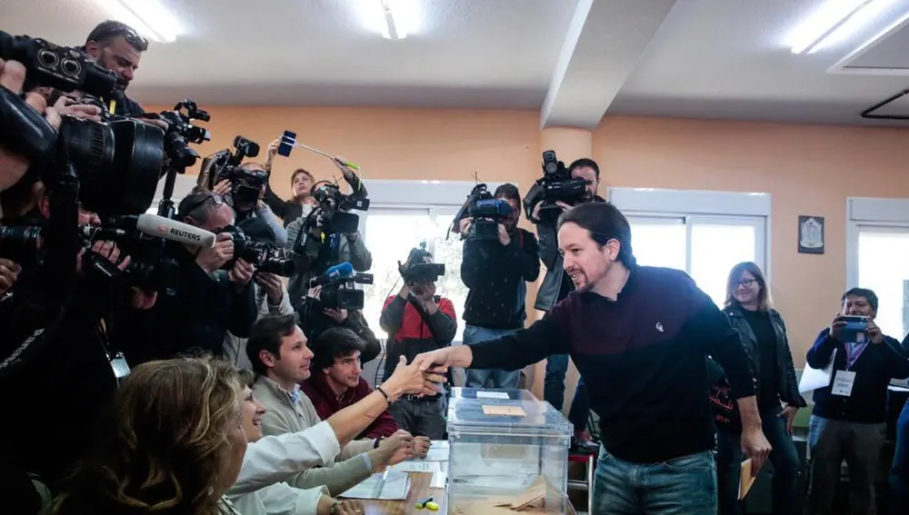 Pablo Iglesias vota en Madrid 
