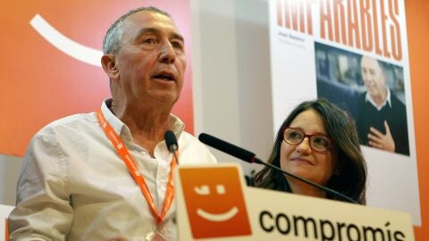 Joan Baldov&iacute; junto a M&oacute;nica Oltra en una imagen de archivo