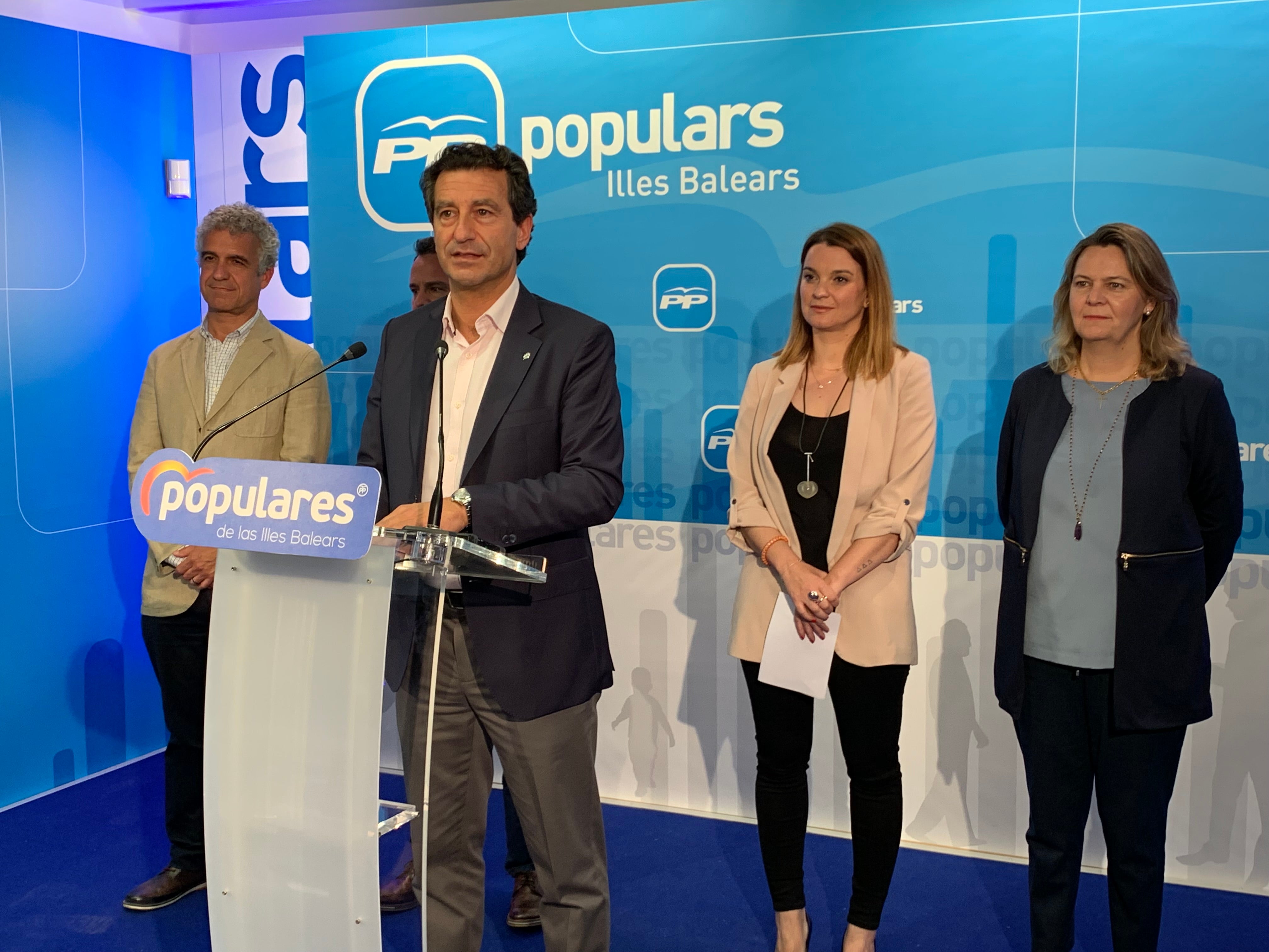Company felicita al PSOE por "ganar las elecciones" y atribuye su victoria a la fragmentación de la derecha Company felicita al PSOE por "ganar las elecciones" y atribuye su victoria a la fragmentación de la derecha