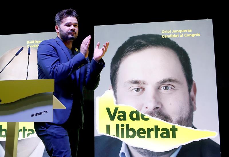 Rufián advierte a Sánchez de que tome nota: "El conflicto en Cataluña se ha llevado por delante a gente muy poderosa" Rufián advierte a Sánchez de que tome nota: "El conflicto en Cataluña se ha llevado por delante a gente muy poderosa"