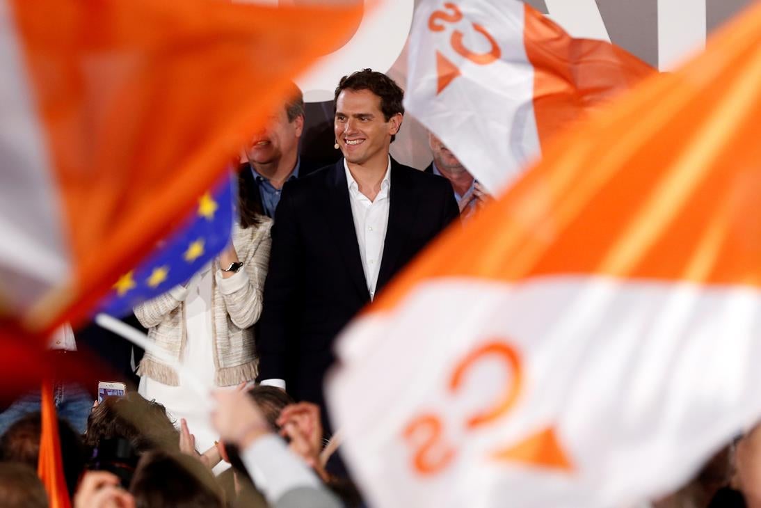 Albert Rivera: "Estaremos en una oposición leal porque Sánchez pactará con Iglesias e independentistas" Albert Rivera: "Estaremos en una oposición leal porque Sánchez pactará con Iglesias e independentistas"