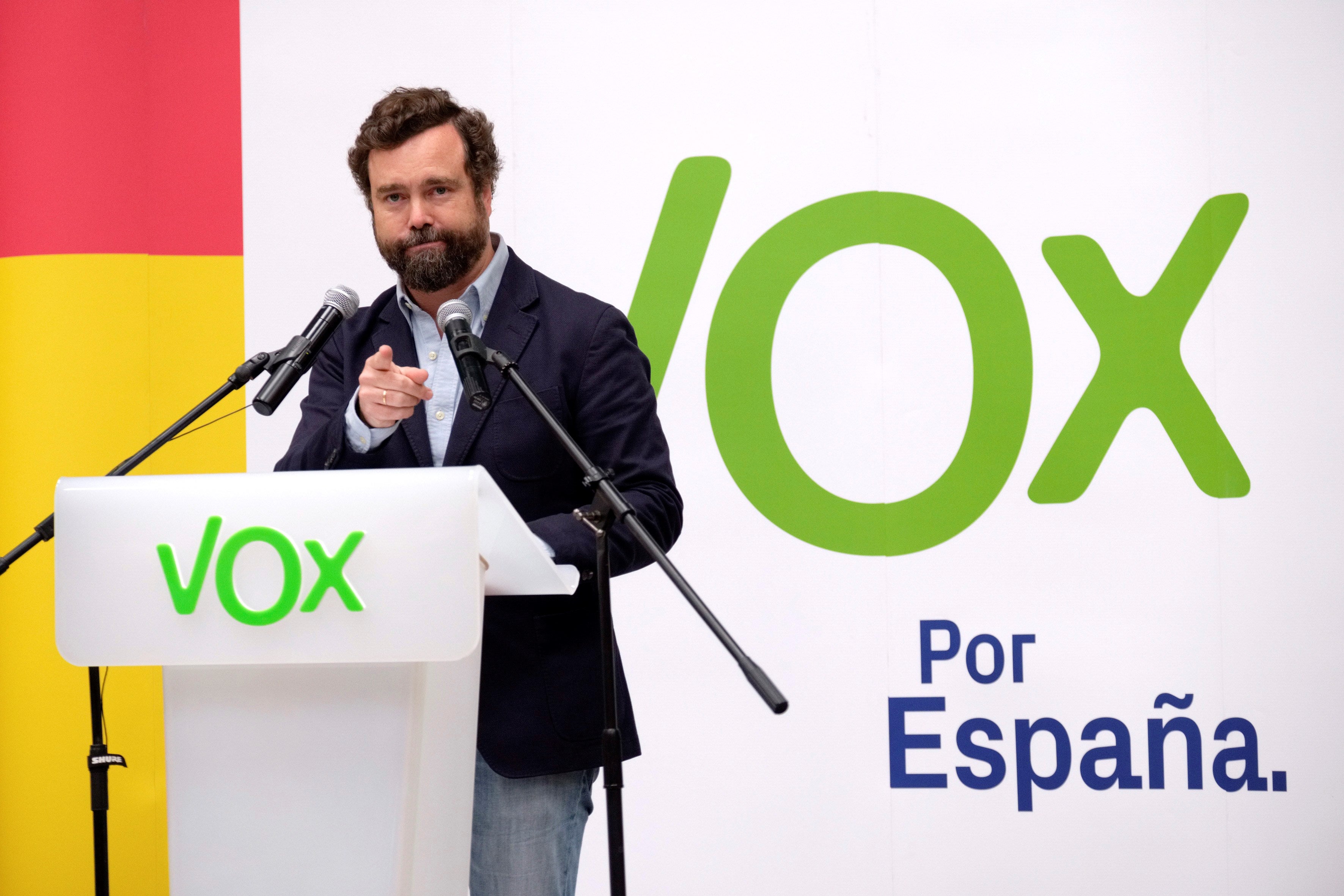 Vox formaliza su ruptura con el PP, renuncia a cargos municipales y se pasa a la oposición en los ayuntamientos Vox formaliza su ruptura con el PP, renuncia a cargos municipales y se pasa a la oposición en los ayuntamientos