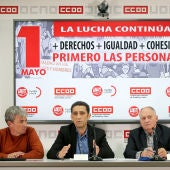 Los secretarios generales de CCOO y UGT, Vicente Andrés y Faustino Temprano, en cada caso, acompañados de otros cargos de ambos sindicatos, presentan el manifiesto y las movilizaciones del 1 de mayo en Castilla y León
