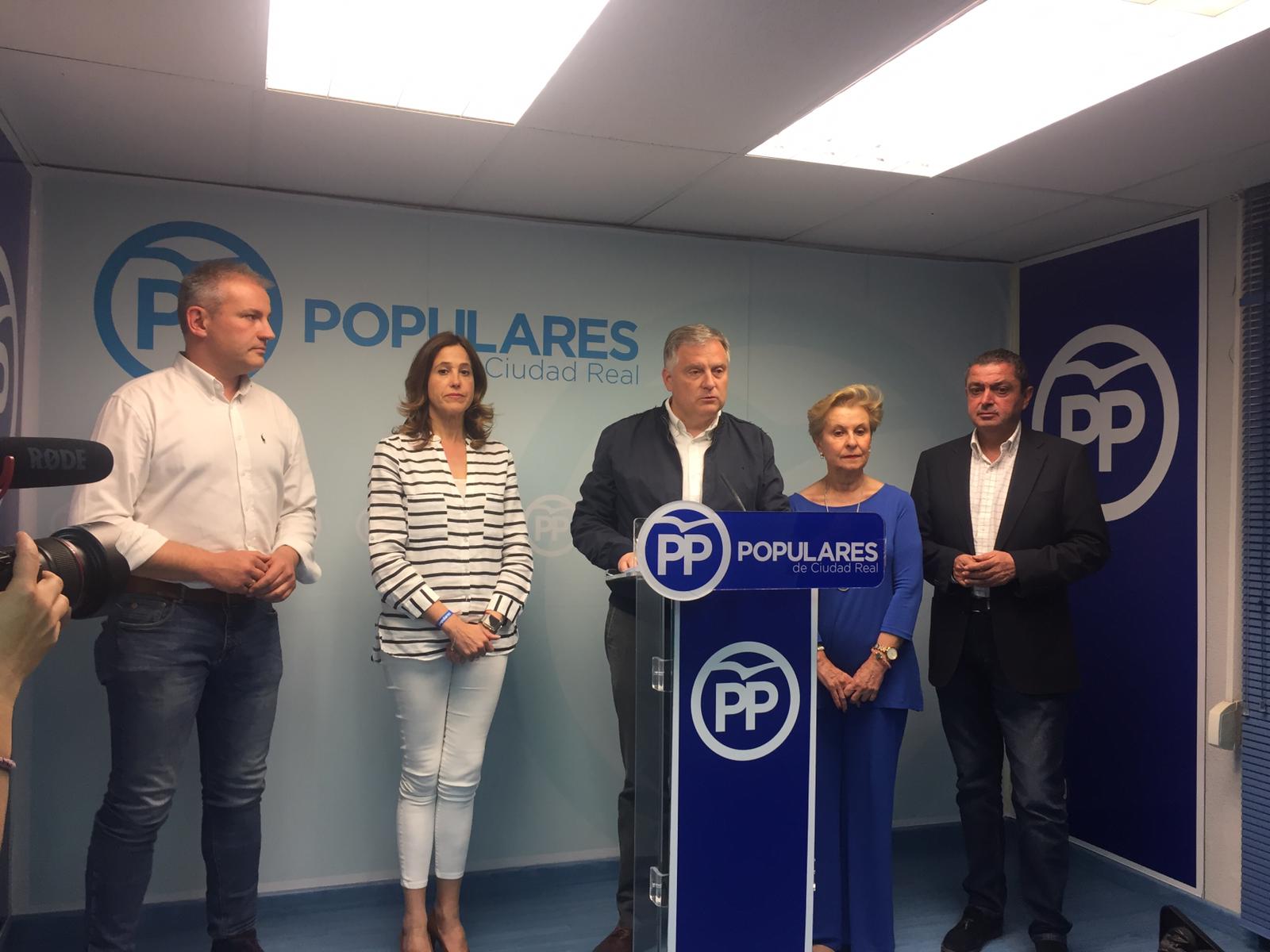 El PP subraya que la división del voto de centro-derecha ha favorecido a Pedro Sánchez El PP subraya que la división del voto de centro-derecha ha favorecido a Pedro Sánchez