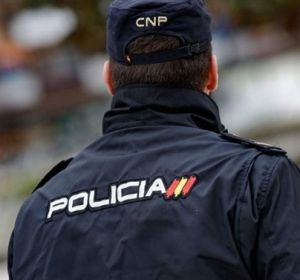 Un agente de la Policía Nacional Un agente de la Policía Nacional
