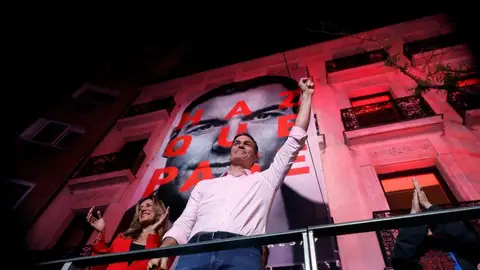 El líder del PSOE, Pedro Sánchez, durante la noche electoral. A3 Noticias 1 (29-04-2013) La hora de los pactos: Sánchez podría gobernar con Ciudadanos o aliarse con Podemos con algunas abstenciones